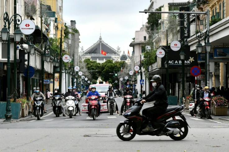 Police said there were hundreds of agents working for the gambling ring across the capital Hanoi, paying out cash to winning punters and giving loans to those on a losing streak