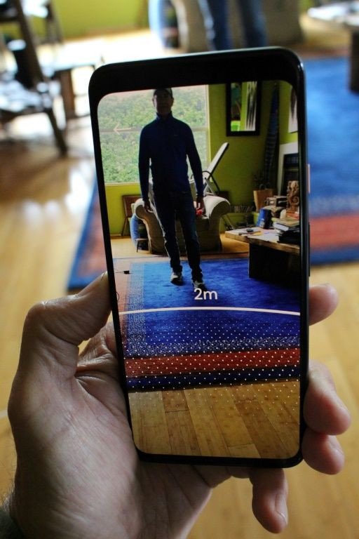 A new smartphone tool called Sodar uses augmented reality to help people stay within the recommended social distance of others