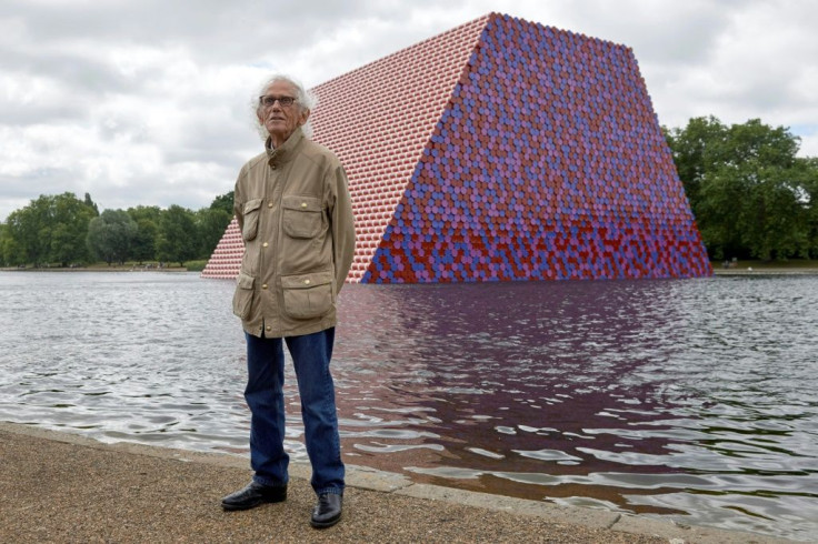 One of Christo's last projects was 'The Mastaba' on the Serpentine lake in Hyde Park in London: more than 7,000 coloured, horizontally stacked barrels on a floating platform