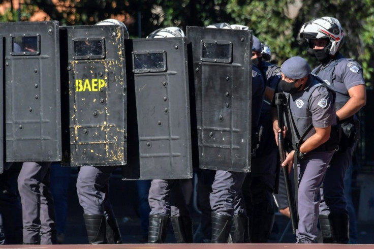 Riot police in Sao Paulo used tear gas and flash grenades in an attempt to break up fights between pro-and anti-government demonstrators