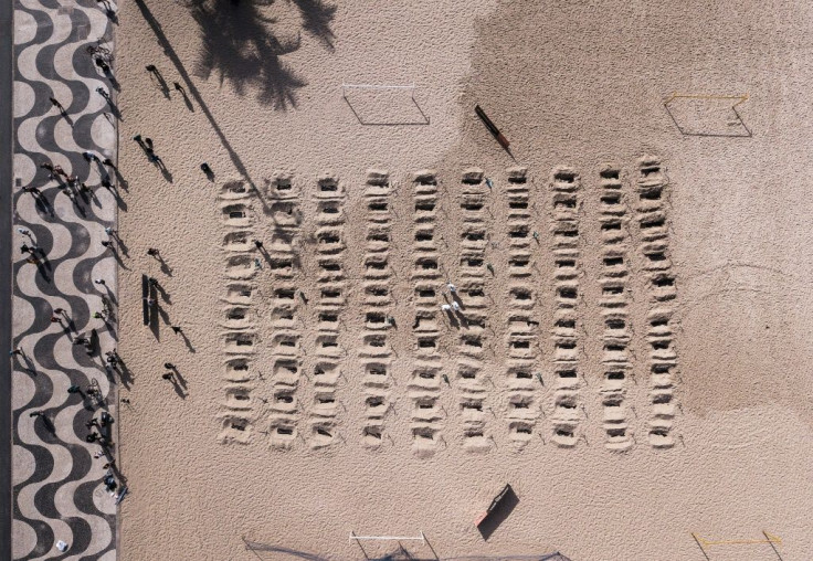 Volunteers dug 100 graves in front of the iconic Copacabana Palace hotel