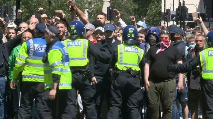 IMAGES of far-right activists in LondonSeveral hundred people from the far-right have gathered in London around the statue of Winston Churchill and the Cenotaph. They are here to "guard" the monuments from the protesters. The official Black Lives Matter p