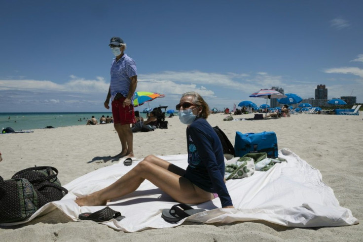 This Texas couple wore face masks while sunbathing in Miami Beach