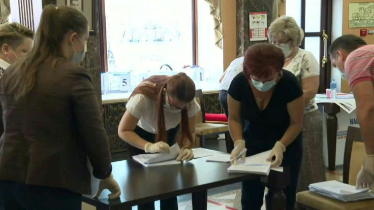 Polling stations close in the Russian capital and the count begins after a vote on constitutional changes