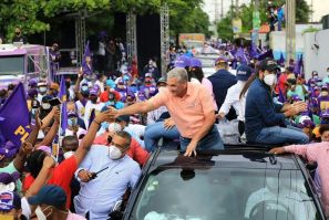 Ruling Dominican Liberation Party (PLD) candidate Gonzalo Castillo shakes hands with supporters in San Pedro de Macoris ahead vote