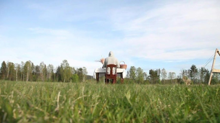 No waiters, no other diners and no queues, is this the restaurant of the future? A Swedish couple have opened a restaurant that serves one diner in an empty field, with the meal arriving to the table by zipline. Aptly named "Bord for en", or "Table for On