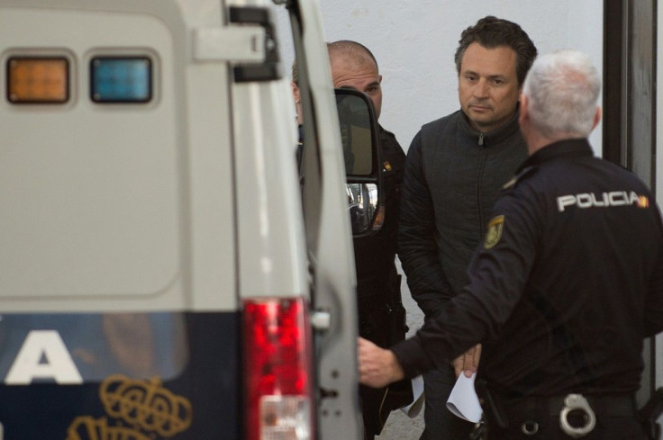 Former PEMEX boss Emilio Lozoya being transferred to a Spanish police van on February 13, 2020