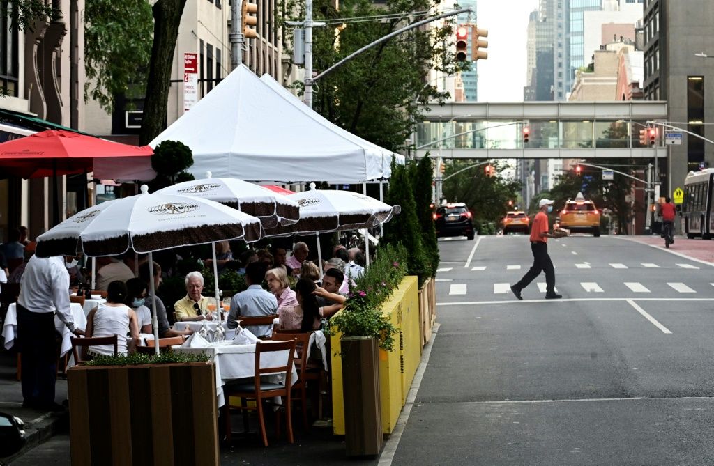 Video Shows Couple Having Sex At Outdoor Dining Shed In New York Ibtimes 3818