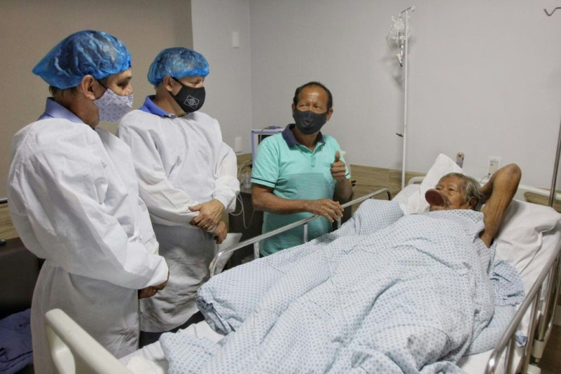 Chief Raoni Metuktire, pictured receiving a visit from state government officials, was hospitalized last week for weakness, shortness of breath and diarrhea