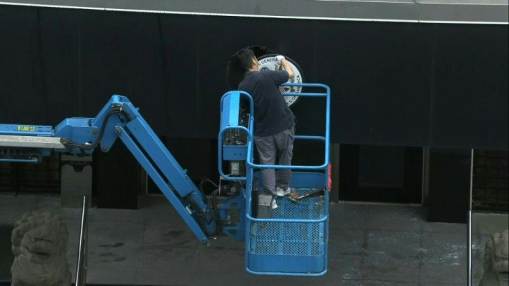 A worker removes the official insignia from US consulate building in Chengdu on Saturday.US-China relations have deteriorated in a Cold War-style standoff as Beijing ordered the US consulate in Chengdu to shut in retaliation for the closure of its Houst
