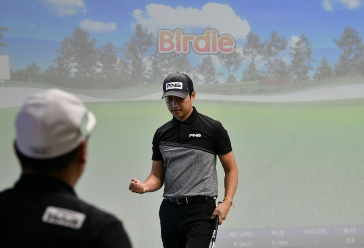 Ha Ki-won celebrates his victory in the GTour screen golf tournament in Daejeon
