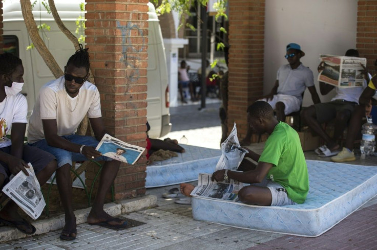 Seasonal workers in Lepe are camping outside the city hall after their makeshift shanty town was burned down