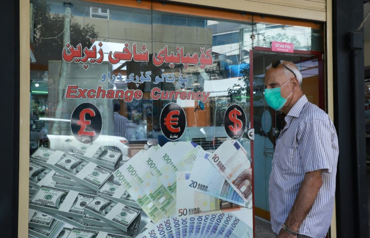 Iraqis unable to find work are now looking to make cash by investing in Iranian rials