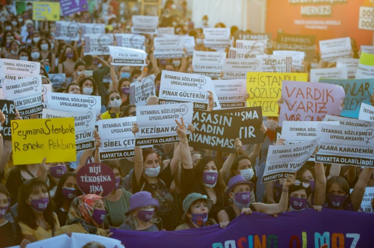 Thousands of women in Turkey took to the streets of Istanbul to demand that the government does not withdraw from a landmark treaty on preventing domestic violence
