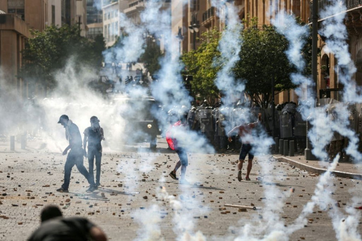 Lebanese protesters clash with security forces in downtown Beirut