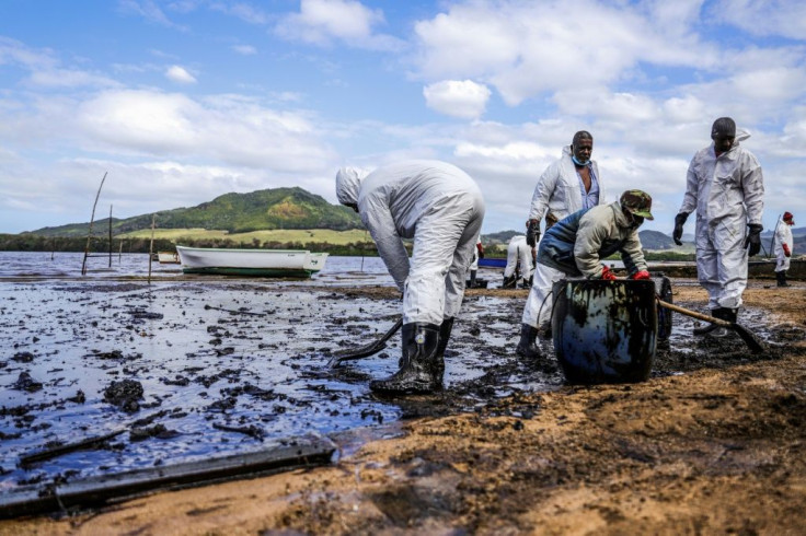 People scoop leaked oil from the vessel MV Wakashio that ran aground and caused oil leakage near Blue bay Marine Park in Mauritius