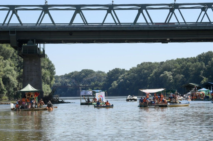 The rafts themselves are crafted out of rubbish, preferrably plastic bottles, retrieved from the water, to help them float