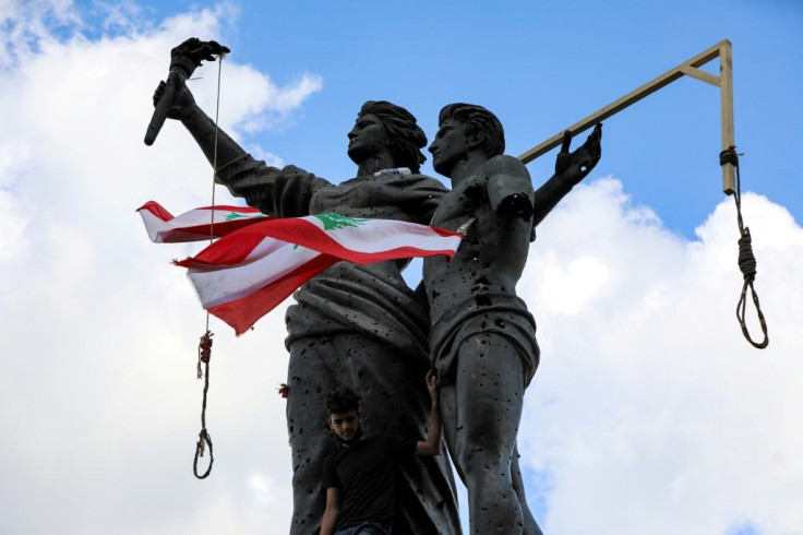 Angry Lebanese protesters have set up mock gallows in Beirut's landmark Martyrs' Square for the political leadership they despise
