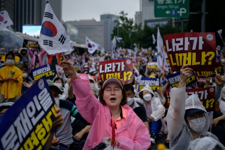 Thousands participated in an anti-government protest in Seoul, despite calls to avoid large gathering amid a surge in coronavirus cases