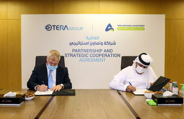 Representatives from the Emirati company APEX National Investment (R) and the Israeli TeraGroup sign an agreement to develop research on the novel coronavirus