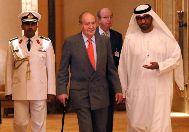 Spain's former king Juan Carlos (C) has maintained warm relations with the Gulf monarchies