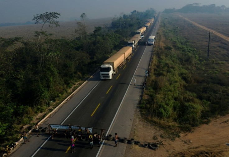 The protesters said they are not lifting the blockade, blockade, which generated a line of trucks at least 10 km long, with loads mostly of soybeans and corn