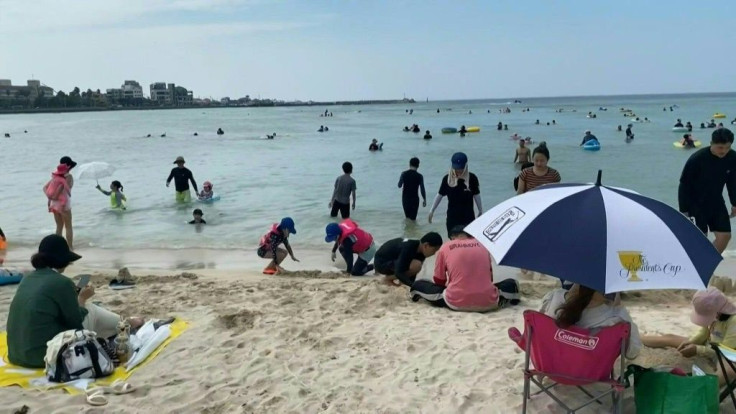 Beachgoers on South Korea's most popular holiday island Jeju defied coronavirus warnings Monday, with hundreds taking to the shores the day after the government closed beaches nationwide.
