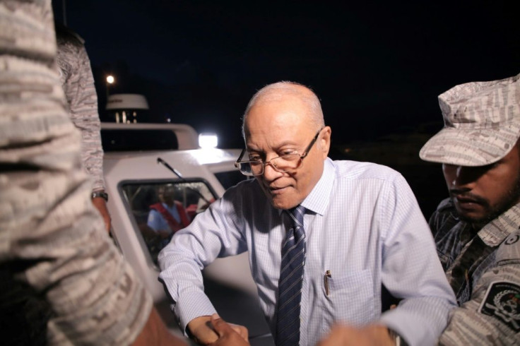 Former President Of Maldives Maumoon Abdul Gayoom (C) disembarks from a boat coming from the custodial island of Dhoonidhoo to attend a hearing at the High Court of Maldives in Male on September 30, 2018. Former President Gayoom has been granted bail by t