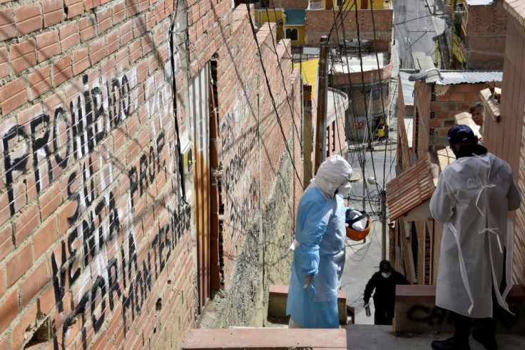 Health workers go house by house in La Paz on August 21, 2020, to find cases of Covid-19 so that they can be treated at home, to avoid overtaxing the hospital system