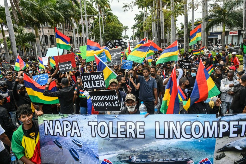 Landmark Protest In Mauritius Over Giant Oil Spill | IBTimes