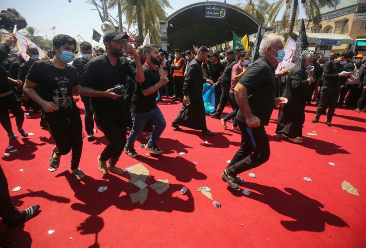 Iraqi Shiite Muslims take part in a mourning ritual sprinting towards the shrine in the famed "Tuwairij run" at the peak of Ashura in the holy city of Karbala