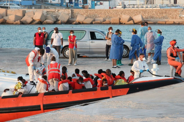 Italian coast guard rescued some migrants from a humanitarian ship and brought them to Lampedusa