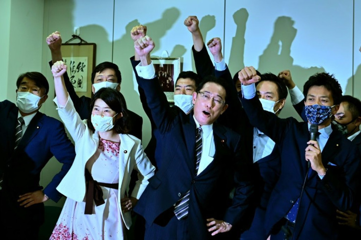 Former foreign minister Fumio Kishida (C) was in the past considered Abe's favoured successor