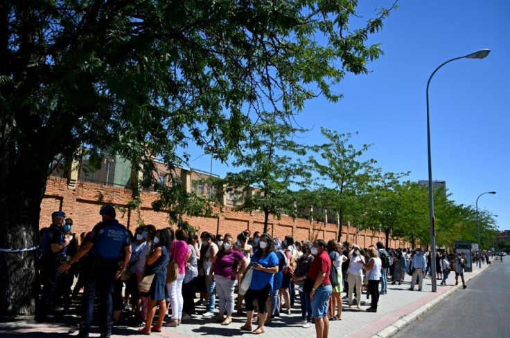 Teachers and nonacademic staff queued for hours in Madrid to get a COVID-19 test