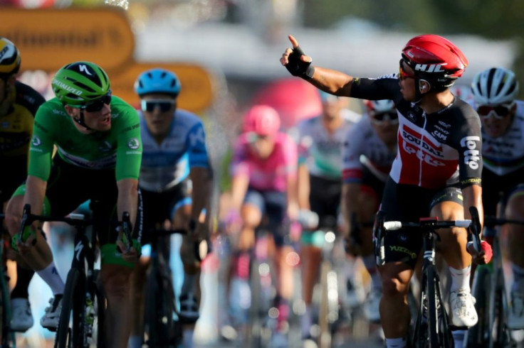 Caleb Ewan wins on the line at Poitiers