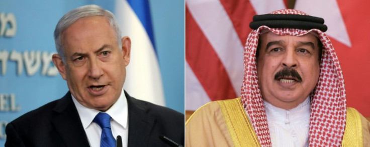 Israeli Prime Minister Benjamin Netanyahu (L) and Bahrain's King Hamad bin Isa Al-Khalifa (R)