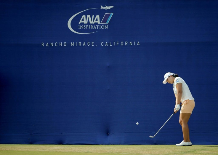 Lee Mi-rim chips in for eagle on the 72nd hole to force a playoff after hitting her approach deliberately into the "Great Wall of Dinah", seen behind her
