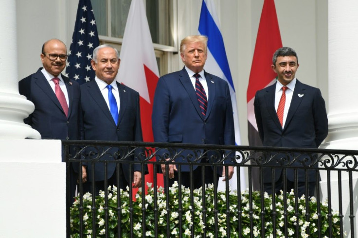 (L-R)Bahrain Foreign Minister Abdullatif al-Zayani, Israeli Prime Minister Benjamin Netanyahu, US President Donald Trump, and UAE Foreign Minister Abdullah bin Zayed Al-Nahyan pose from the Truman Balcony at the White House