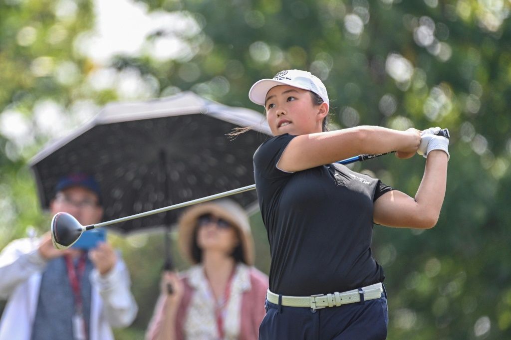 Chinese Golfer 17 Dreams Big After Astonishing Start Ibtimes