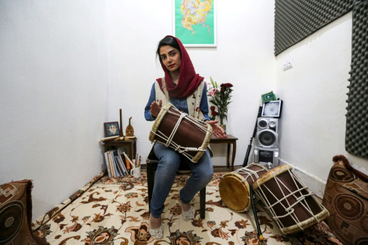 Ex-Dingo member Negin Heydari said the band tried to arrange performances for mixed audiences themselves but it was difficult to coordinate and they gave up