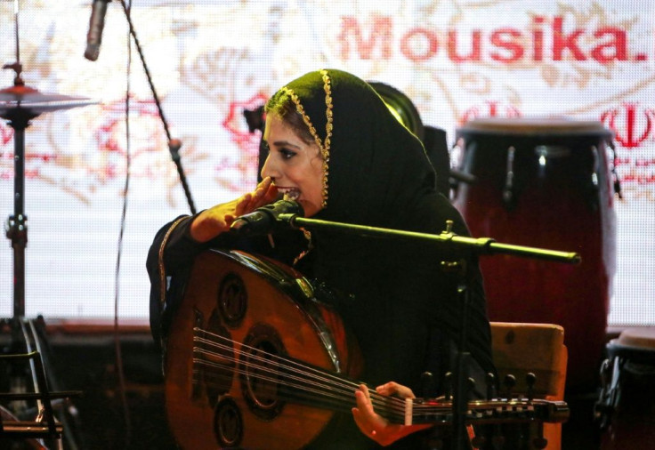Noushin Yousefzadeh plays the oud in Dingo