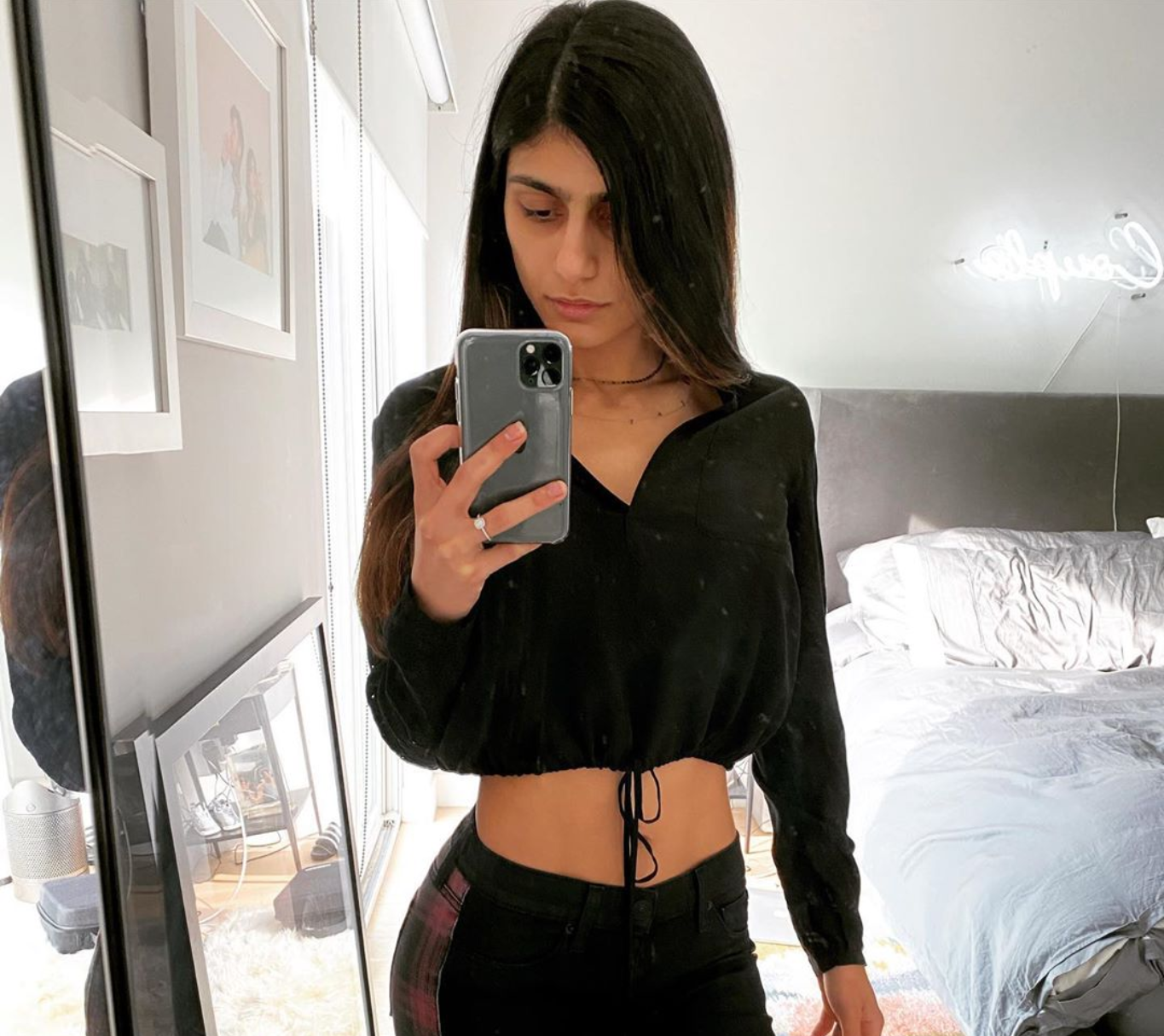 Ex Porn Star Mia Khalifa Confronts Onlyfans Troll After Sick Comment The Best Porn Website