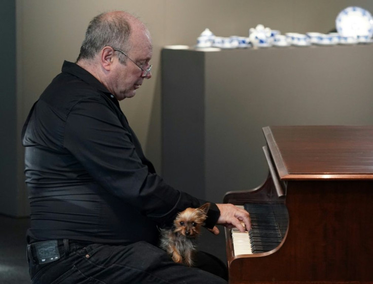 Andrzej Szpilman, the son of Wladyslaw Szpilman,plays his father's Steinway grand piano