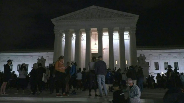 People gather outside the US Supreme Court, holding a minute of silence and lighting candles to commemorate Ruth Bader Ginsburg, who died at her home in Washington at age 87.Duration:00:59