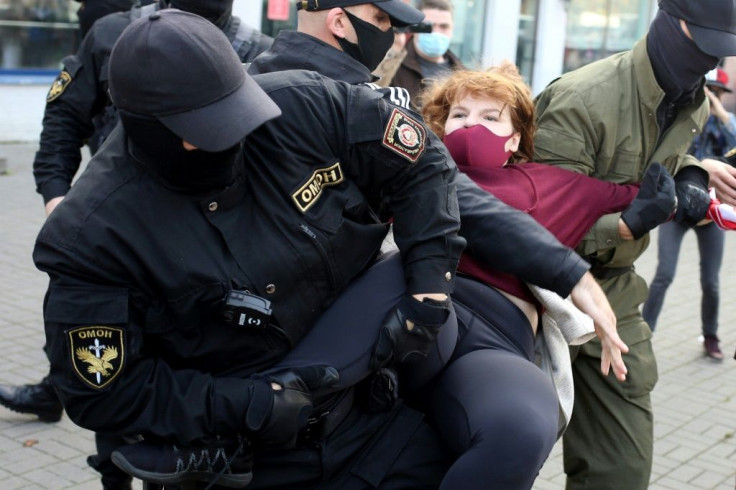 Around two thousand women took part in the "Sparkly March", wearing shiny accessories and carrying red-and-white flags of the protest movement