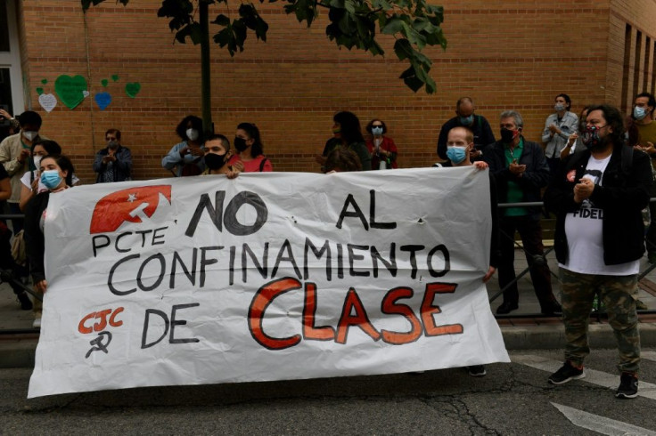 Protesters in Madrid's Carabanchel district demand "No to a class-based lockdown"