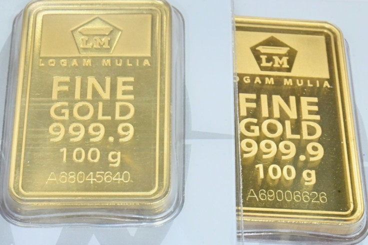 Spooked by the economic destruction wrought by the pandemic, consumers and investors around the world have been snapping up gold, which is seen as a hedge against volatility