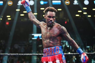 Jermall Charlo made a third defence of his WBC middleweight crown with victory over Ukraine's Sergey Derevyanchenko