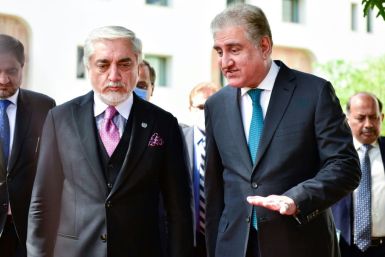 Starting his visit, Abdullah Abdullah (left) met Foreign Minister Shah Mahmood Qureshi (right)
