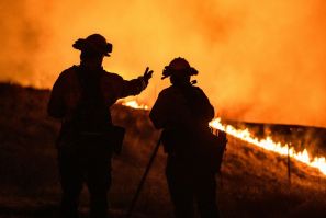 Firefighters keep watch on an approaching fire line on the outskirts of Santa Rosa, on September 27, 2020: the wildfire quickly spread over the mountains and reached Santa Rosa where it has begun to affect homes.